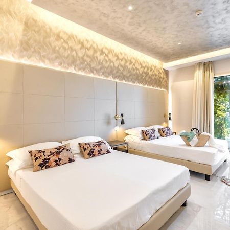 Hotel Mondial Ріміні Екстер'єр фото