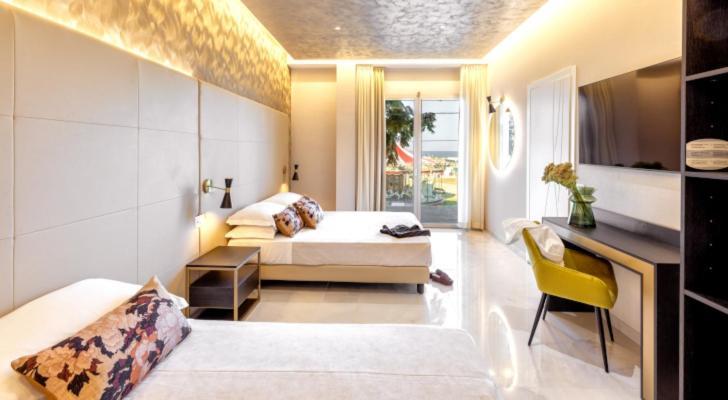 Hotel Mondial Ріміні Екстер'єр фото