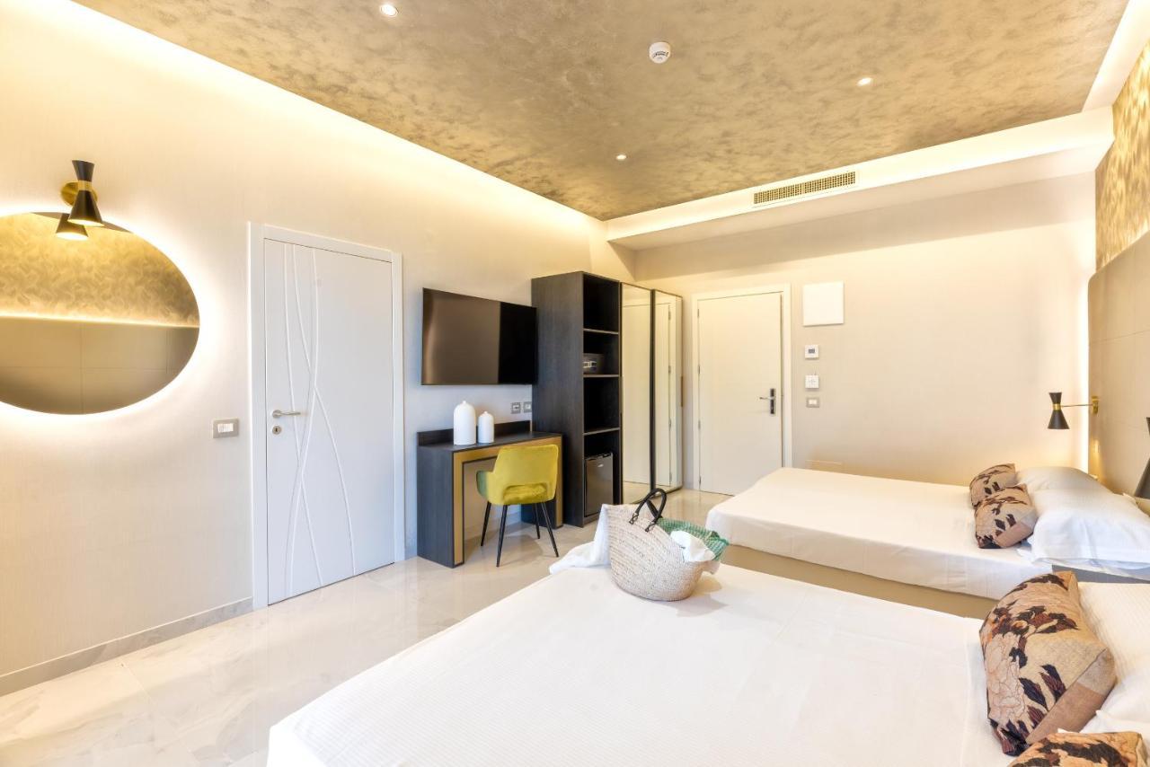 Hotel Mondial Ріміні Екстер'єр фото