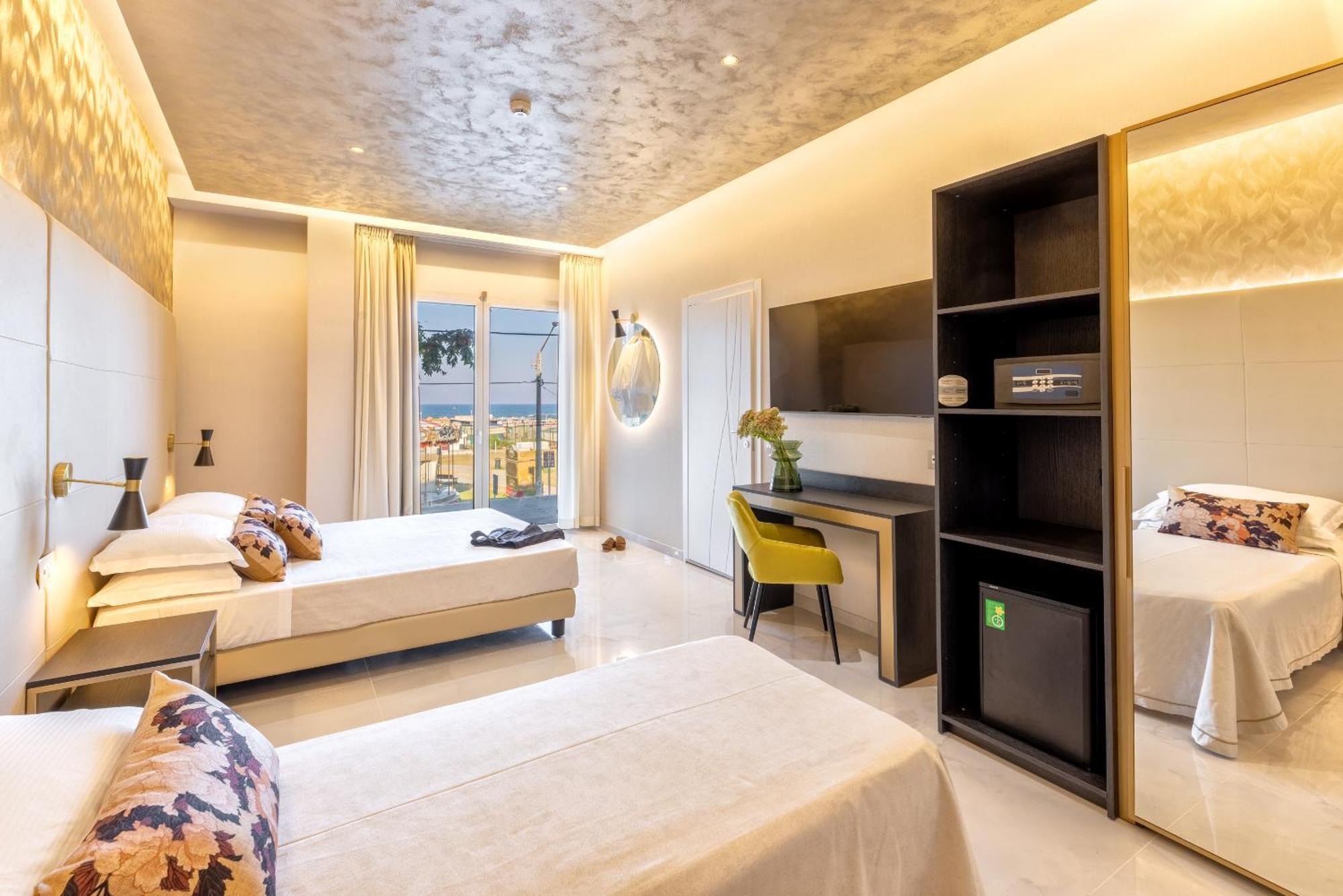 Hotel Mondial Ріміні Екстер'єр фото