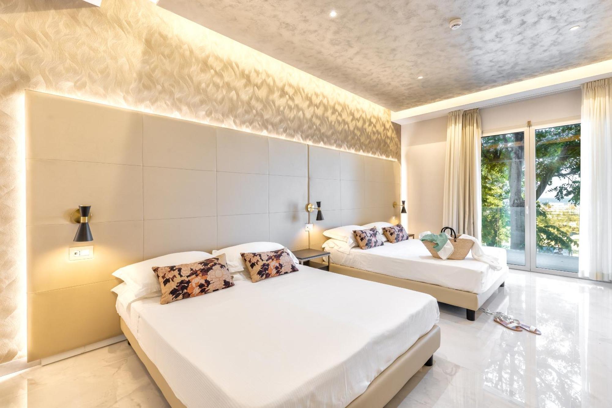 Hotel Mondial Ріміні Екстер'єр фото