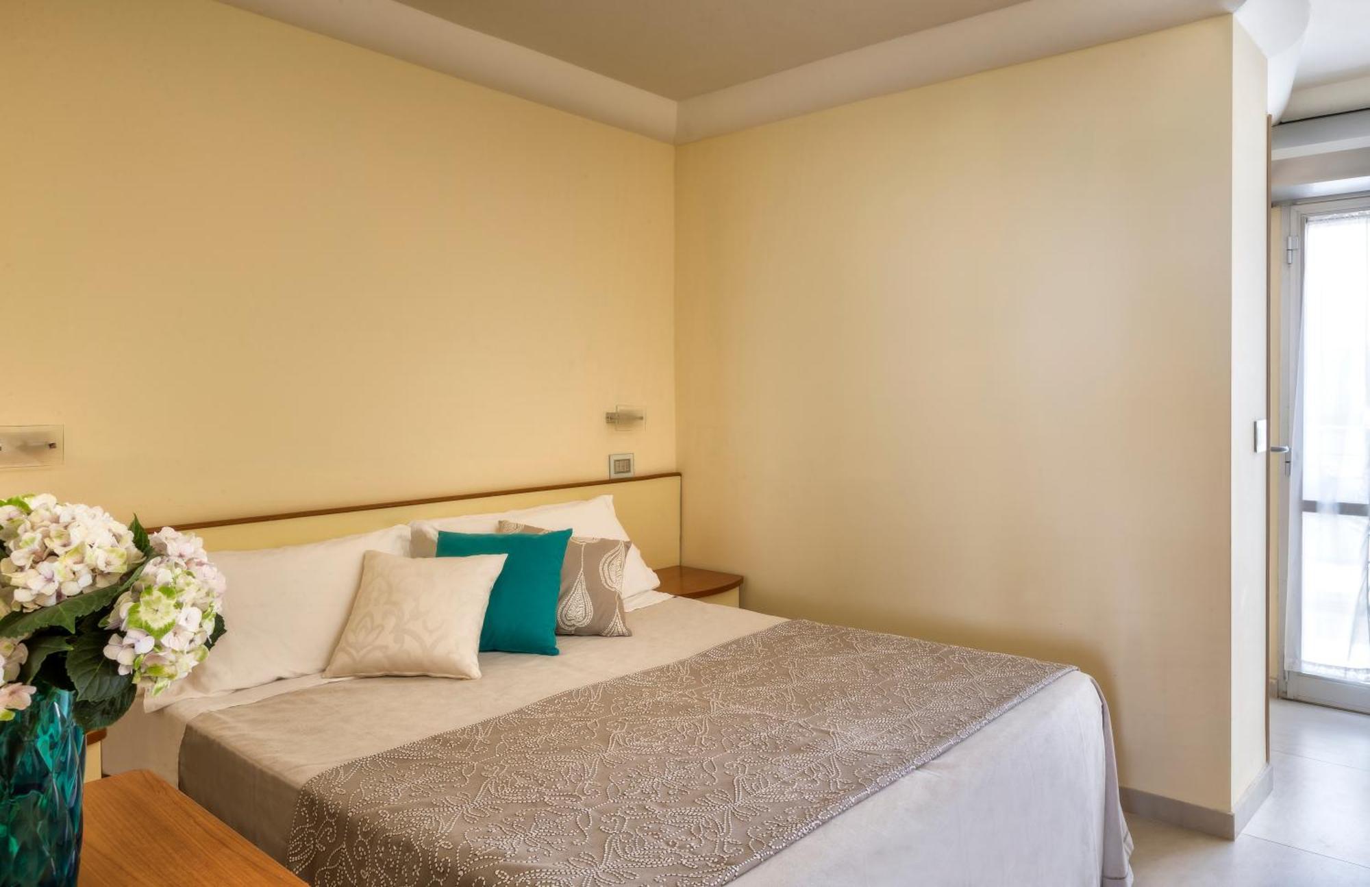 Hotel Mondial Ріміні Екстер'єр фото