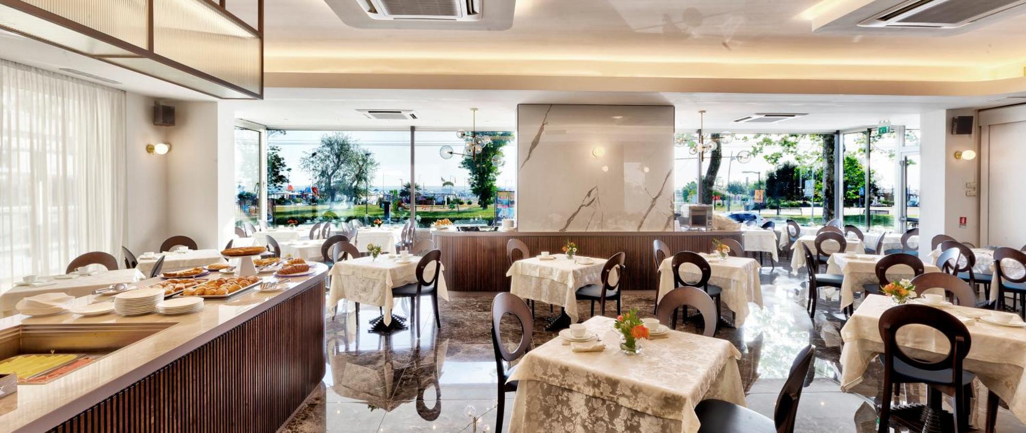 Hotel Mondial Ріміні Екстер'єр фото